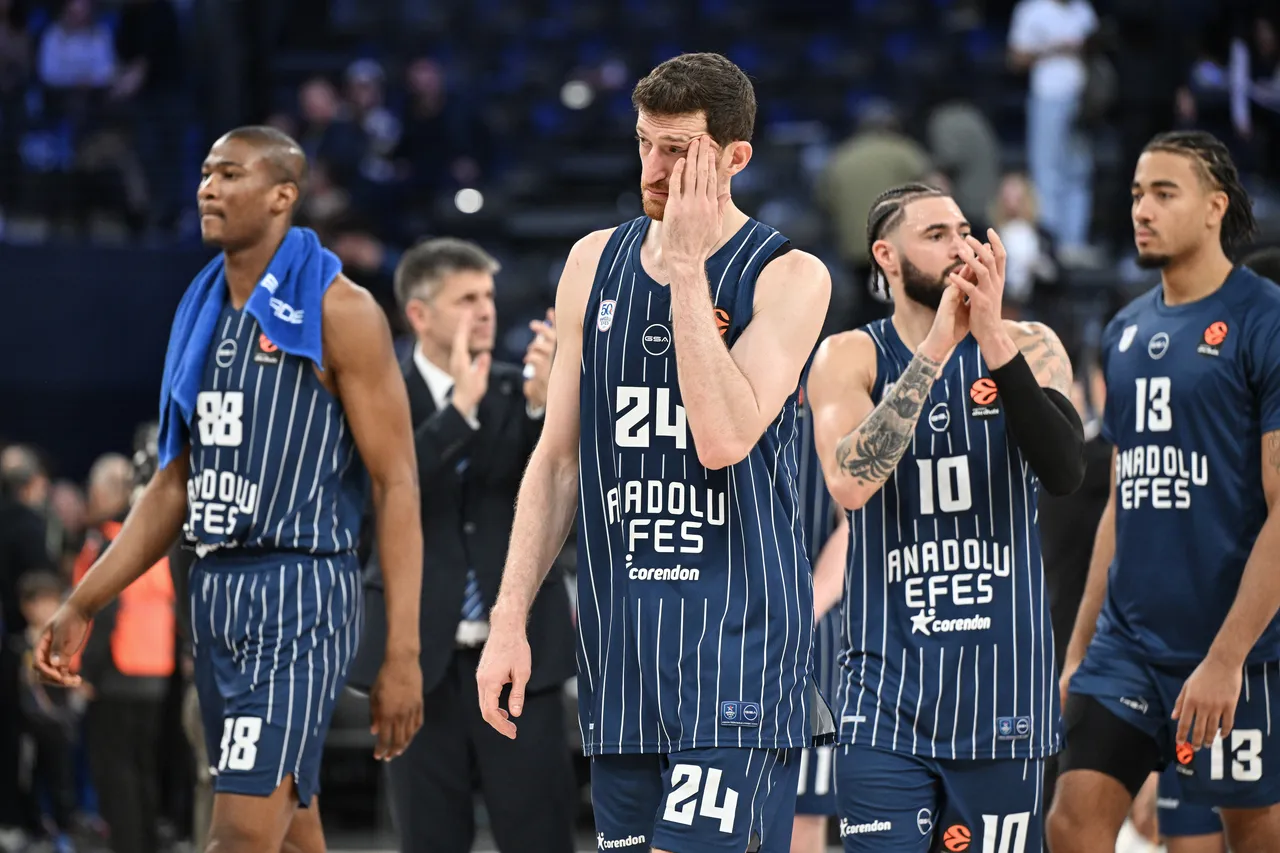 Anadolu Efes'in sezon başında kadrosuna kattığı oyuncular beklenen katkıyı sağlayamadı