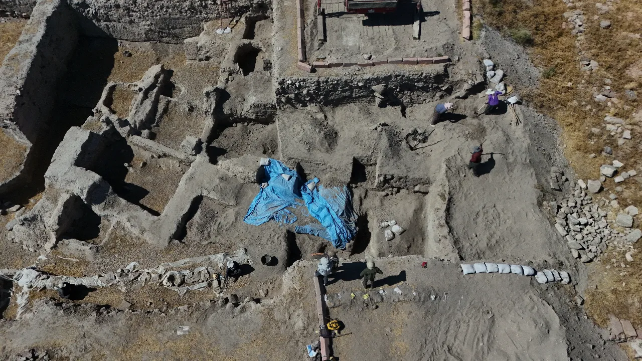 Anadolu tarihinin başladığı yer! Kazılarda sarayın altından saray çıktı