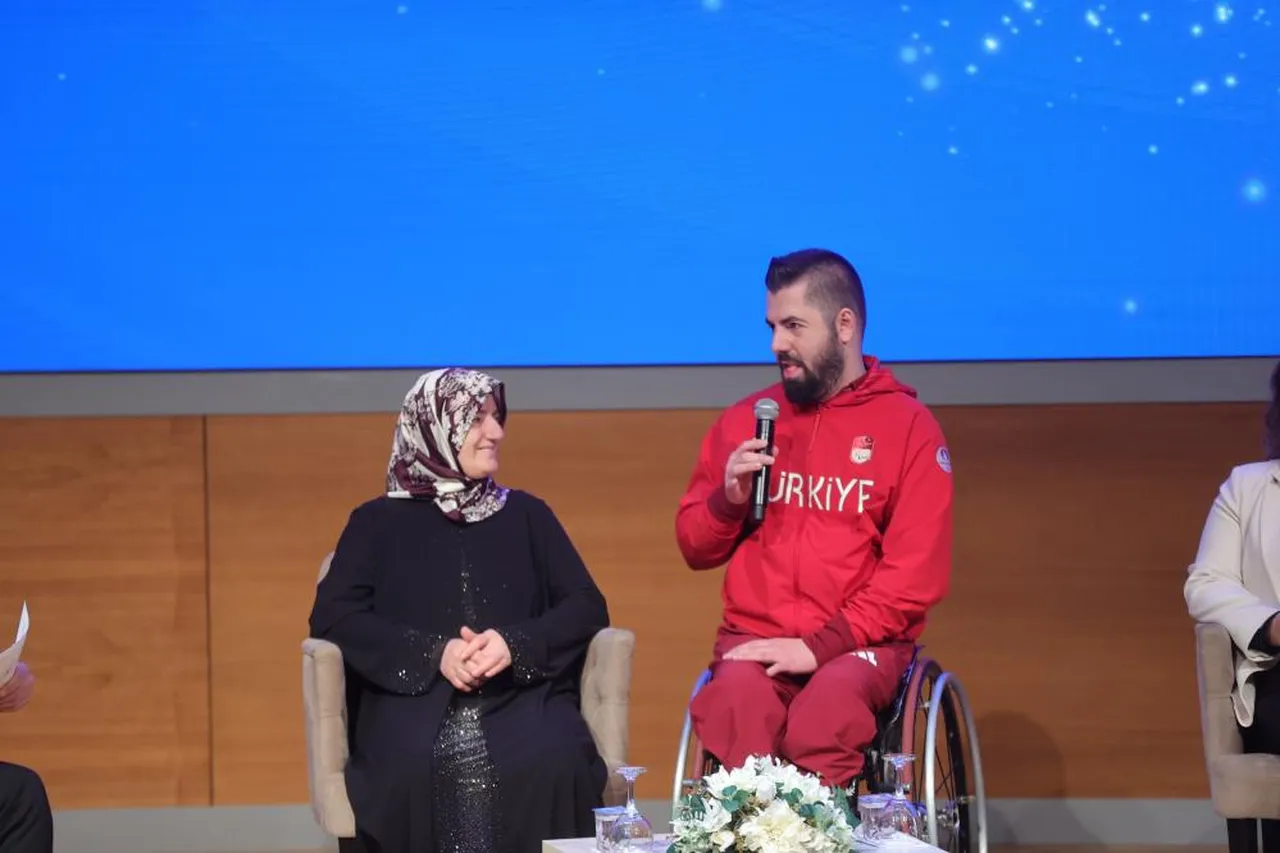 Bakan Bak, şampiyon sporcular ve anneleriyle bir araya geldi