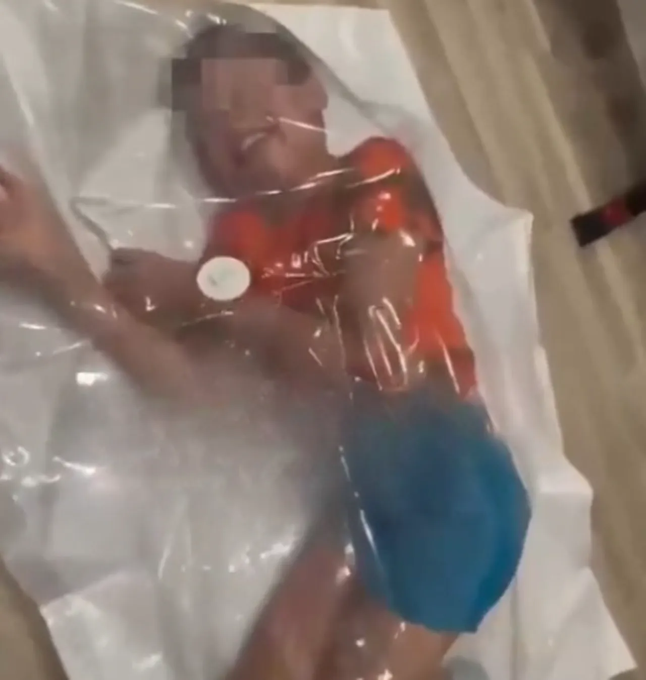 Beğeni için bunu da yaptı! Rus fenomenin oğluyla çektiği videoya tepki yağdı