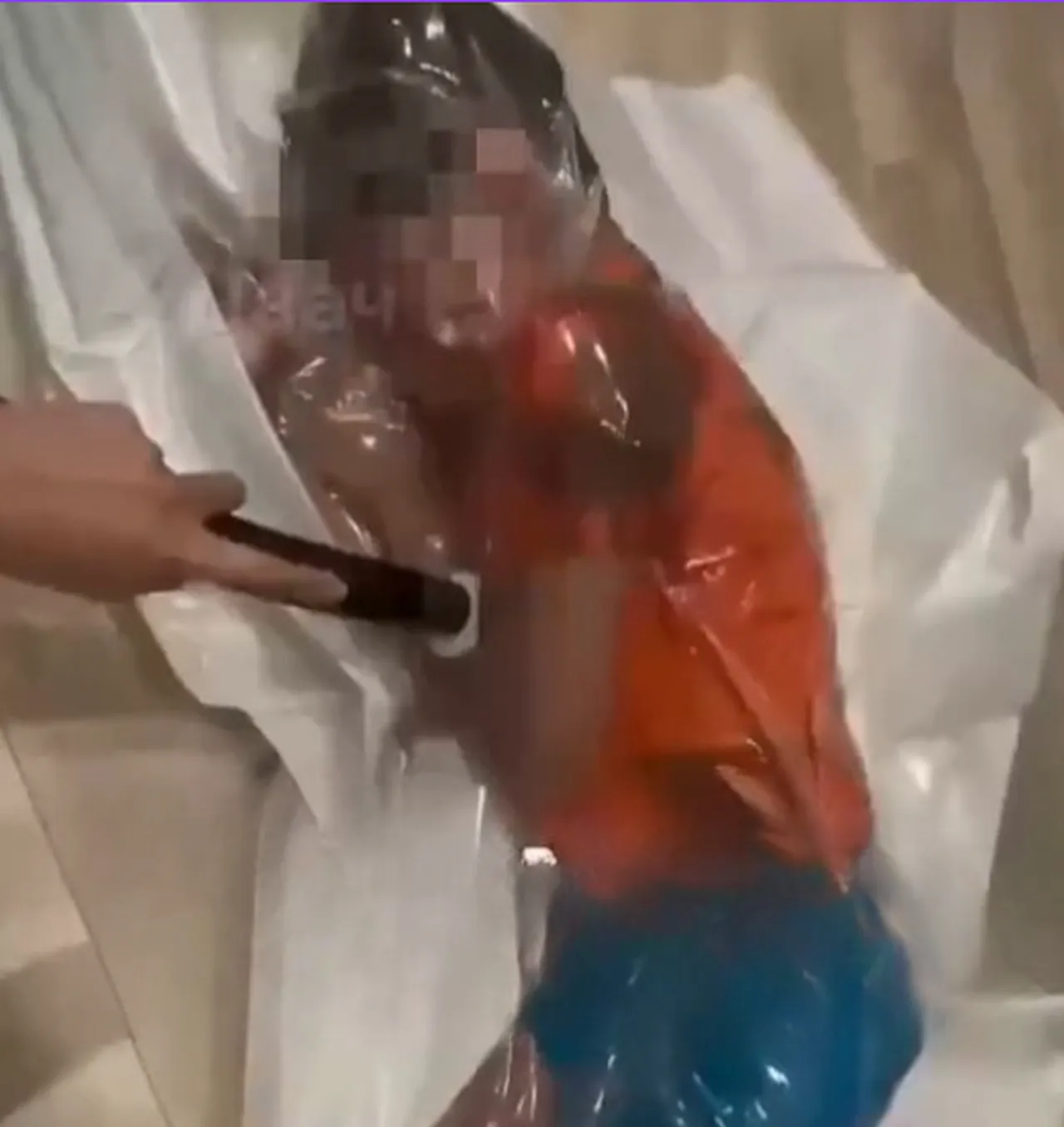 Beğeni için bunu da yaptı! Rus fenomenin oğluyla çektiği videoya tepki yağdı