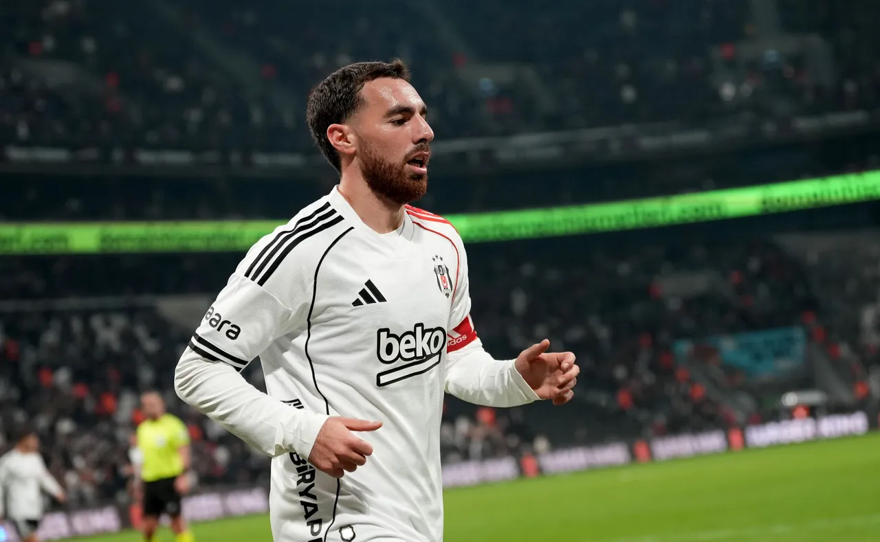 Orkun Kökçü, 31. dakikada yoğun itirazdan sarı kart gördü