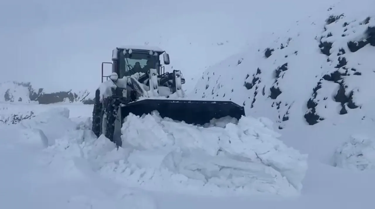 Bir kentimiz beyaza büründü! Kar kalınlığı yarım metreyi geçti