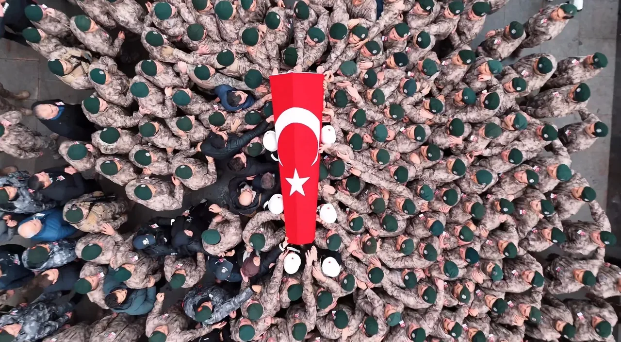 Emre Albayrak'ı şehit edenler suç makinesi çıktı! 90 santimlik kılıç, karambit, uyuşturucu...