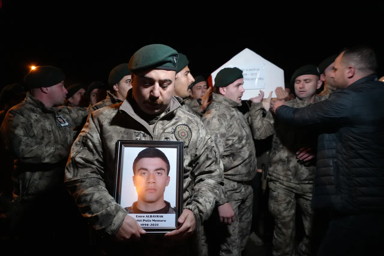 Emre Albayrak'ı şehit edenler suç makinesi çıktı! 90 santimlik kılıç, karambit, uyuşturucu...