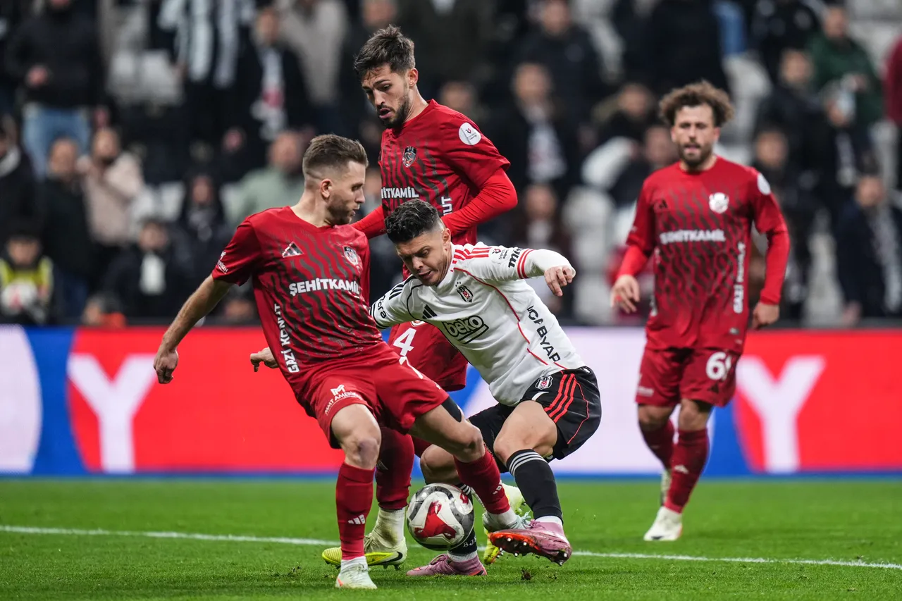 Tüpraş Stadyumu'nda 2-2'lik skorla puanlar paylaşıldı