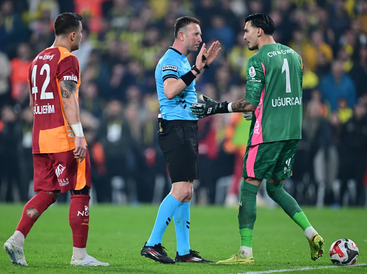 Dursun Özbek ve Abdulalh Kavukcu, dermi sonrası Hacıomsnaoğlu ile TFF binasında görüşme gerçekleştirmişti