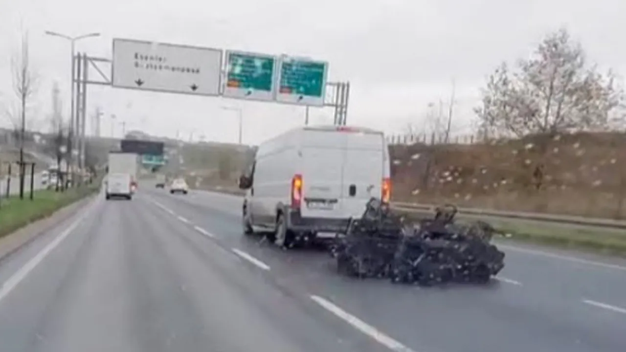 İstanbul'da trafikte akılalmaz görüntü! Aracın arkasına bağladığı kasalarla yol aldı