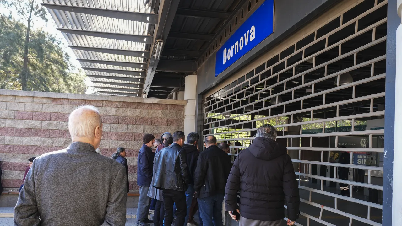 İzmir metro çalışıyor mu, düzeldi mi? 9 Aralık İzmir metro son dakika seferleri durduruldu!