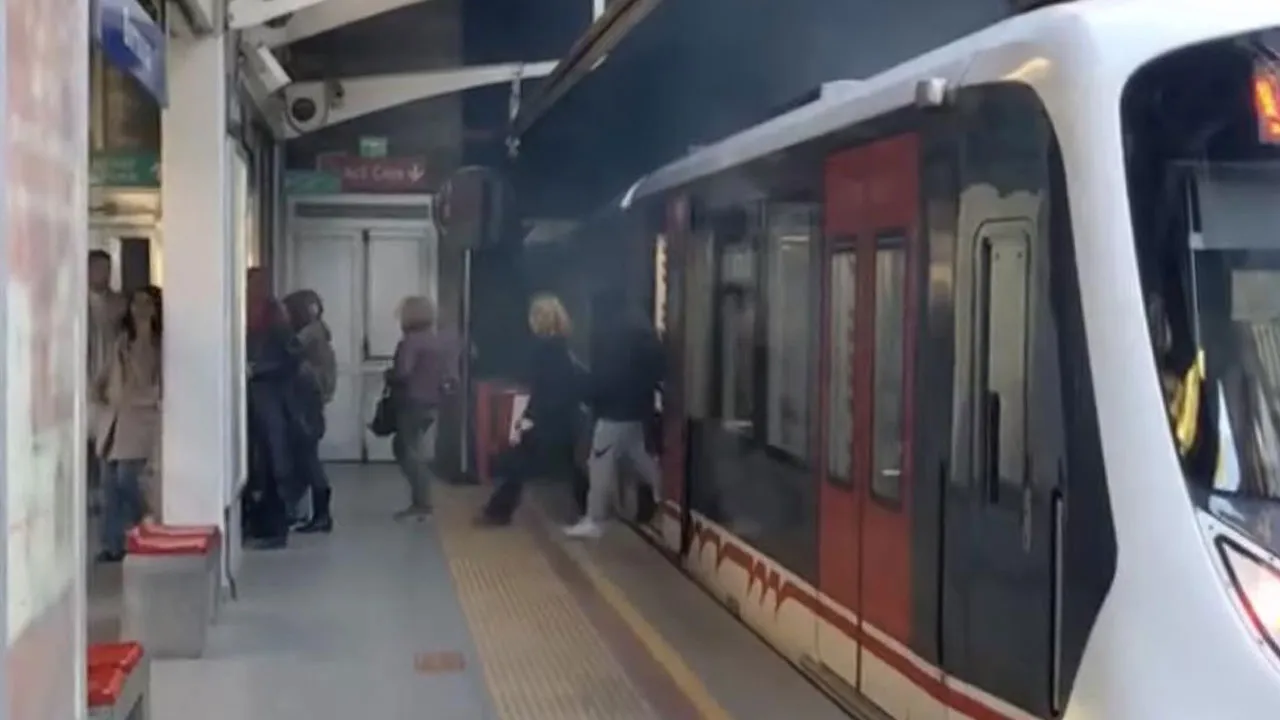 İzmir Bornova'da metro raydan çıktı!