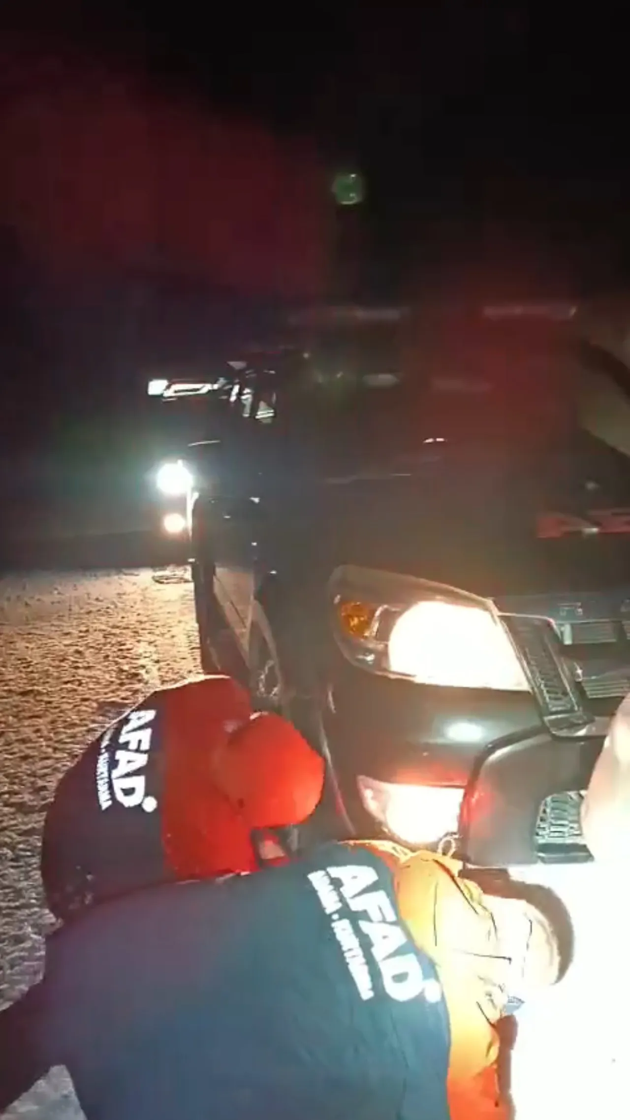 4 kişi 7 saat sonra kurtarıldı