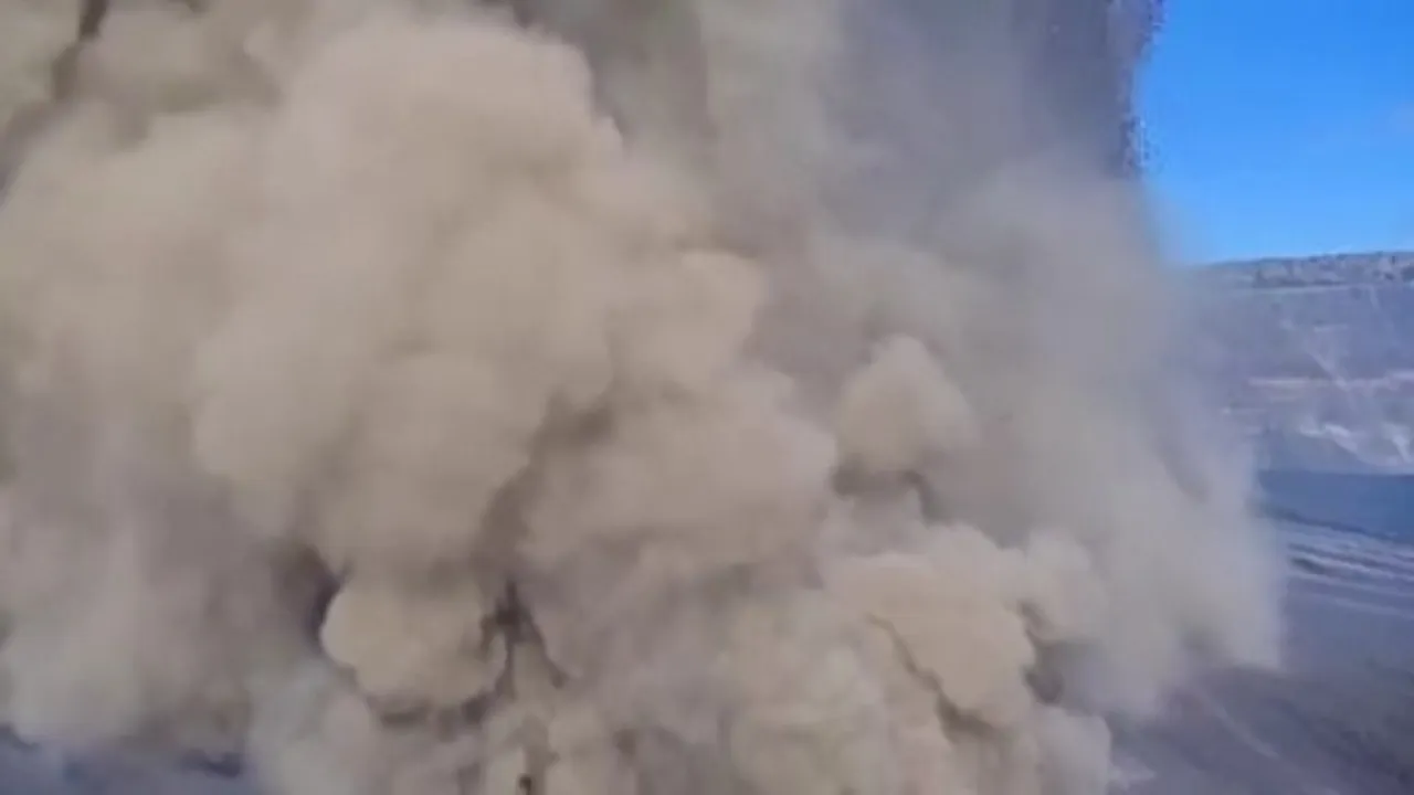 Kilauea Yanardağı'ndan saçılan lavlar kayıttaki kamerayı böyle yuttu