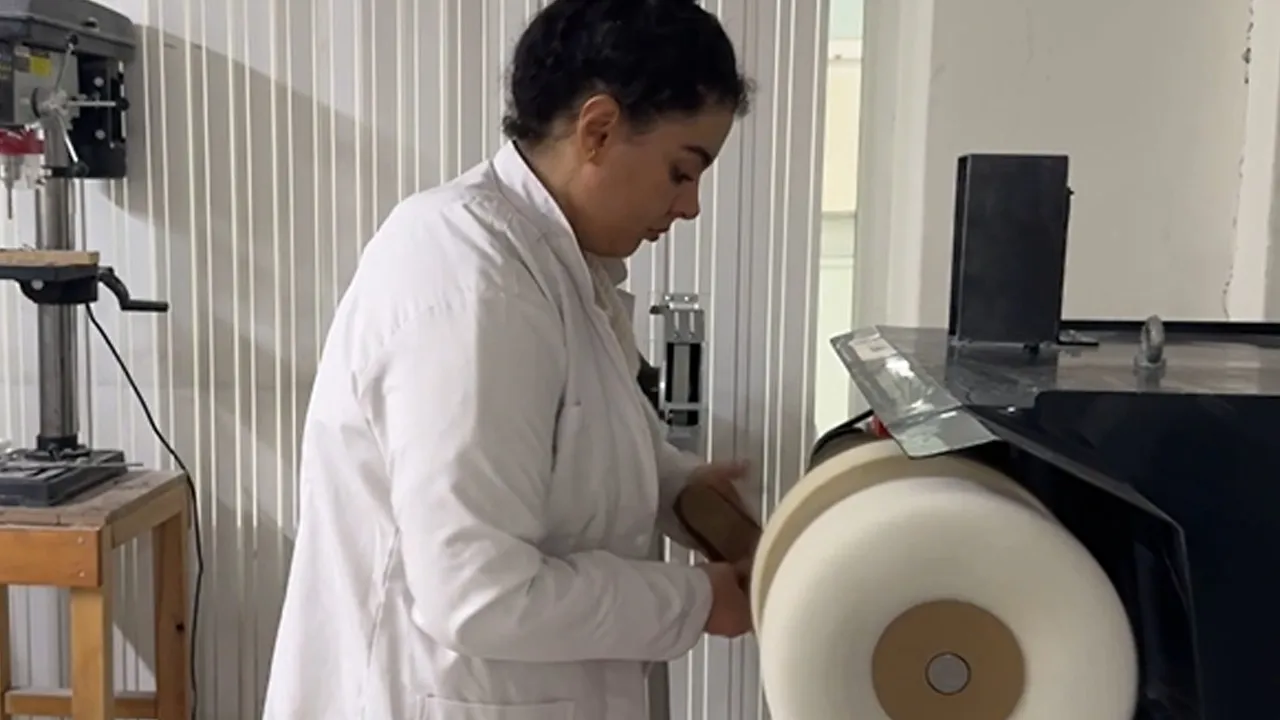 Komşusunun bacağını gördü, hayatı değişti! Tek başına kurduğu atölyede siparişlere yetişemiyor