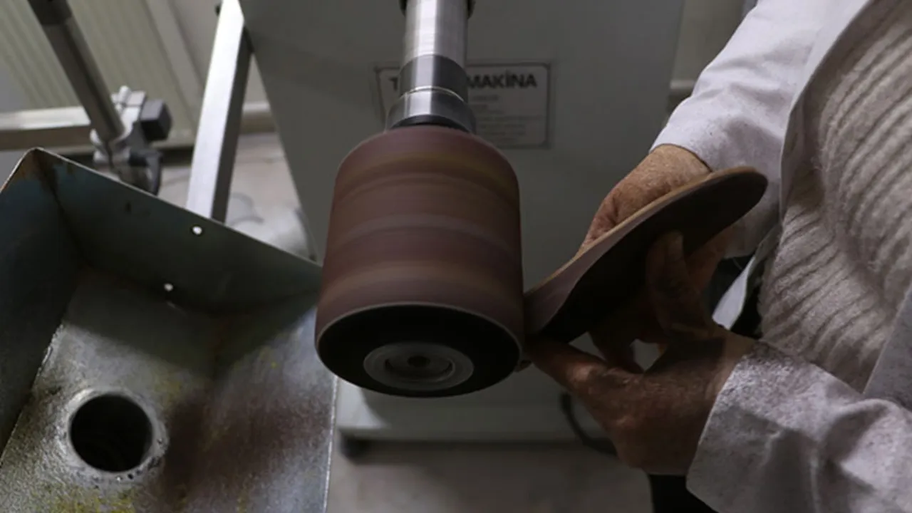 Komşusunun bacağını gördü, hayatı değişti! Tek başına kurduğu atölyede siparişlere yetişemiyor