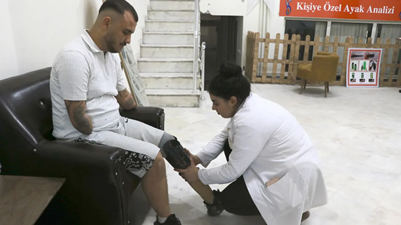 Komşusunun bacağını gördü, hayatı değişti! Tek başına kurduğu atölyede siparişlere yetişemiyor