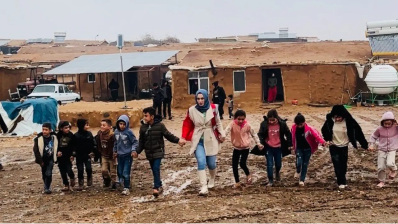 Köy çocuklarına sevgi taşıdılar