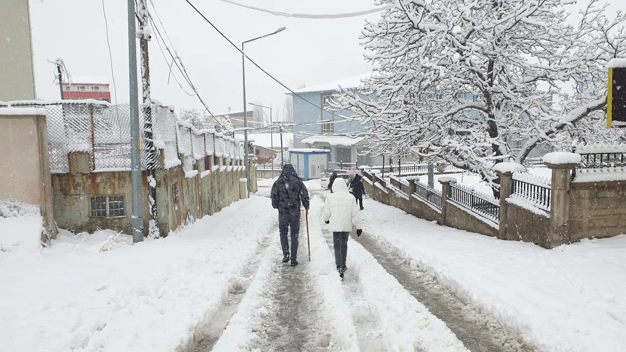 Kuvvetli kar geliyor! Meteoroloji 4 il için sarı kod verdi