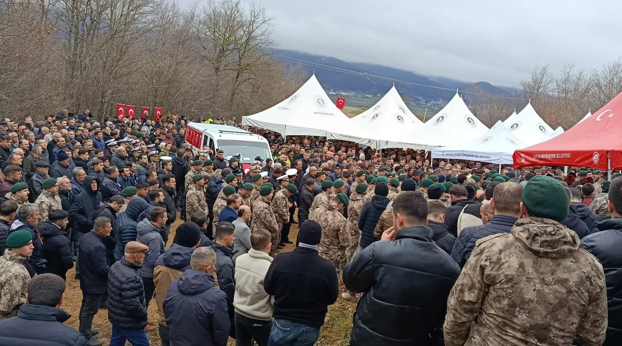 Operasyonda şehit düşmüştü! Şehit Emre Albayrak tekbirlerle uğurlandı