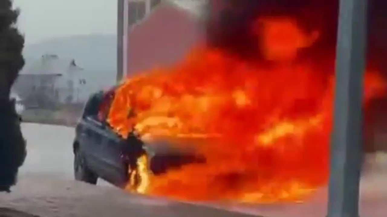 Sivas'ta dehşet anları! Otomobil saniyeler içinde alev topuna döndü