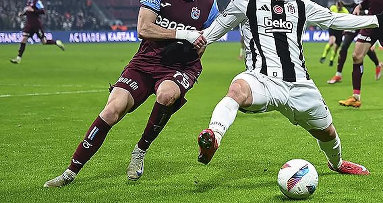 Trabzonspor, geride kalan 15 maçta 36 puanla 2'nci; Beşiktaş ise 25 puanla 5'inci sırada yer alıyor