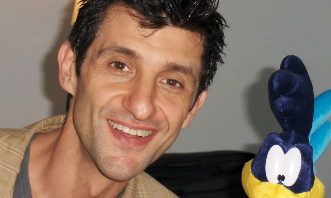 Uzun süredir kayıptı… Hugo’nun efsane sunucusu Tolga Abi yıllar sonra ortaya çıktı!