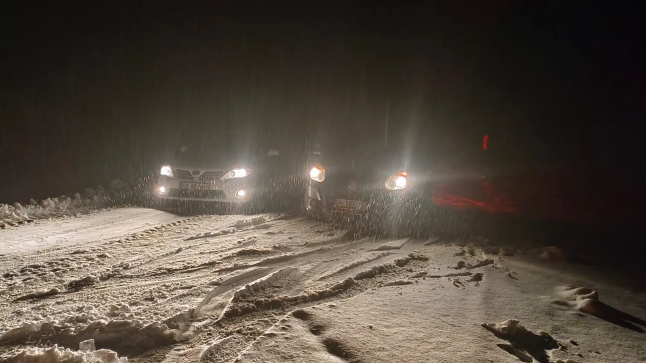 Yoğun kar nedeniyle 10 kişi mahsur kaldı!
