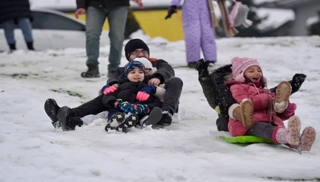 2 Ocak Cuma İstanbul ve Ankarada okullar tatil mi? Valilik açıklamaları art arda geliyor!