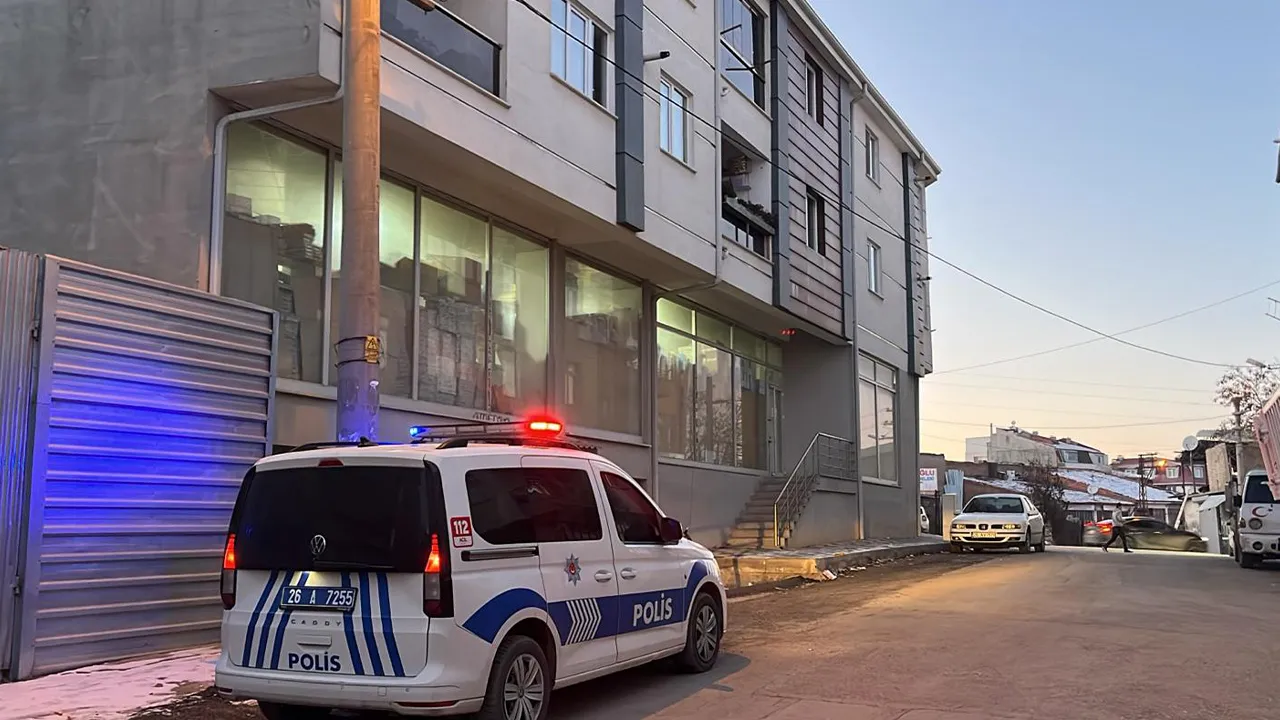 Anne ve ikiz çocukları ölümden döndü! Sebebi kıraathane çıktı