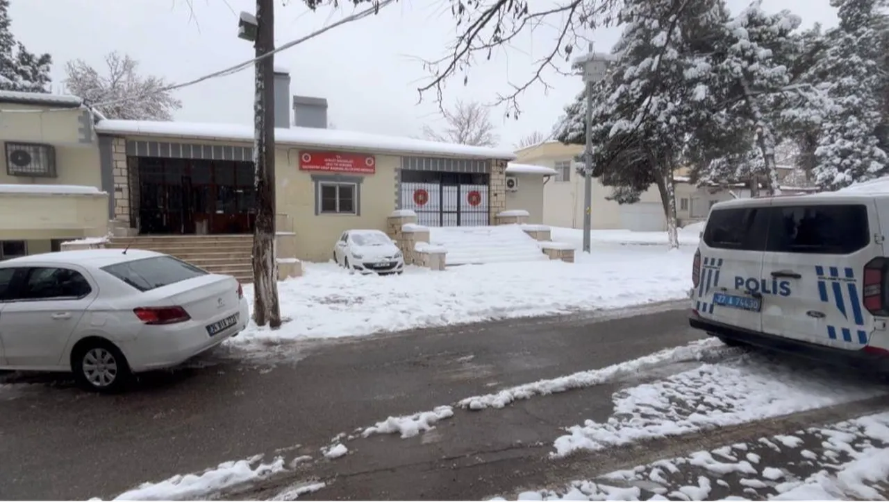 Gaziantepte kaza! Yolda kalan aracı itenlere ATV çarptı, ölü ve yaralılar var