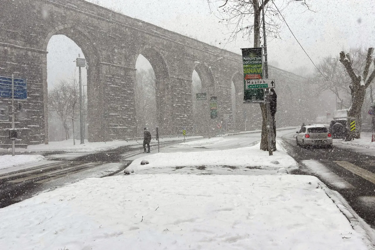 İstanbul'da kar yağışı! Birçok ilçe beyaza büründü