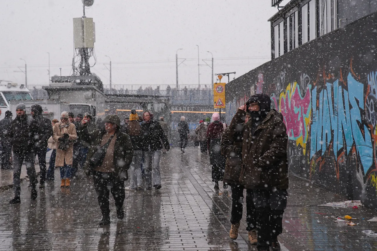 İstanbul'da kar yağışı! Birçok ilçe beyaza büründü