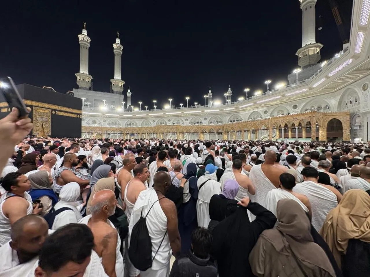 Kabede tarihi yoğunluk! Yeni yılda insan seli