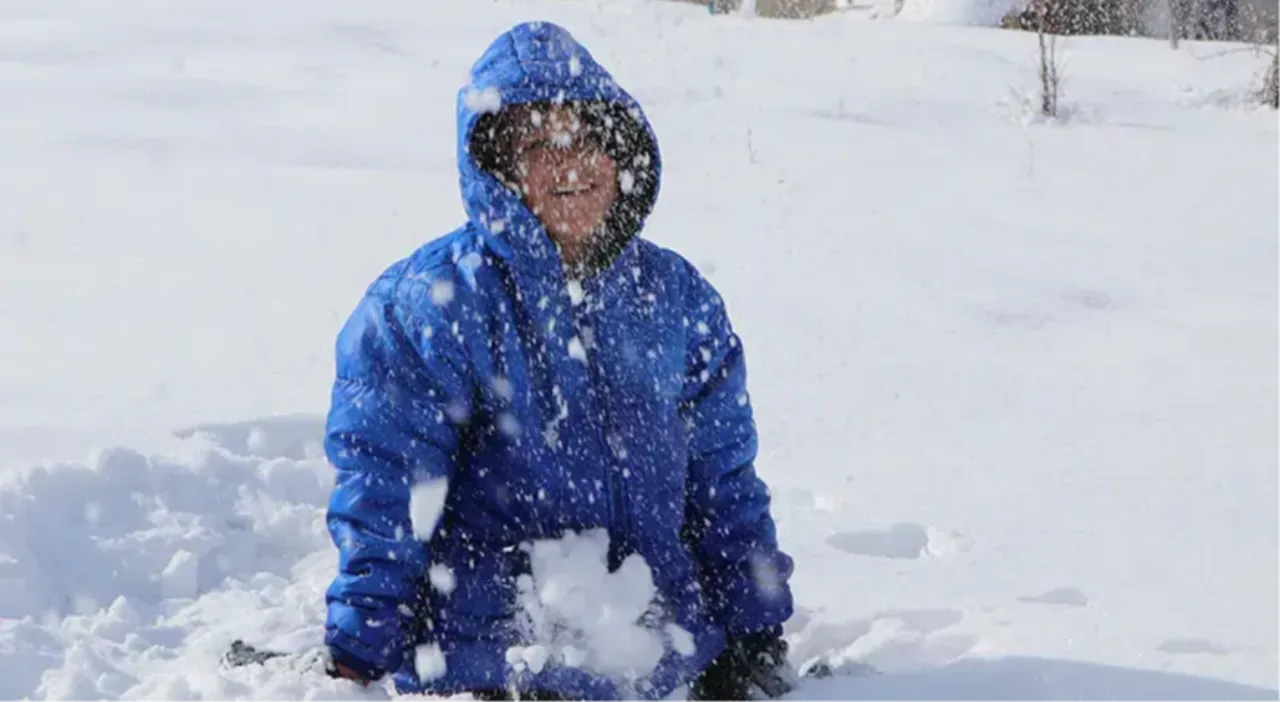 Kar tatili uzadı! 2 Ocak Cuma okullar tatil mi, yarın hangi illerde okullar tatil?
