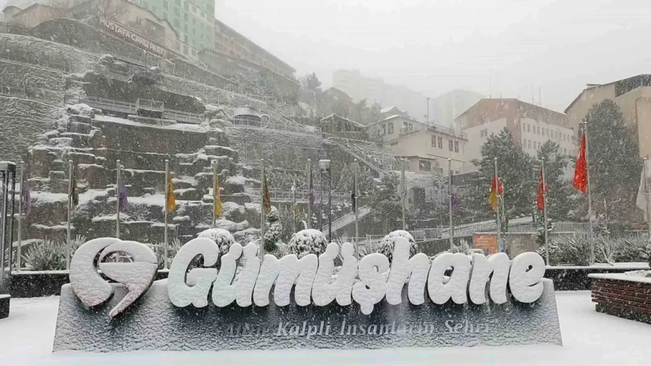 Kar tatili uzadı! 2 Ocak Cuma okullar tatil mi, yarın hangi illerde okullar tatil?