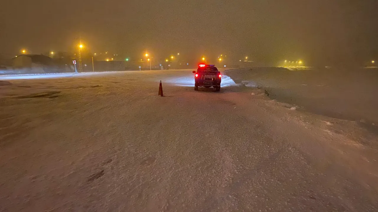 Kars- Ardahan kara yolu ulaşıma kapatıldı