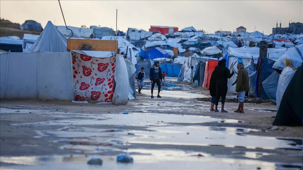 İsrail saldırıları altındaki Gazze Şeridi'nde ağır kış şartları sürüyor
