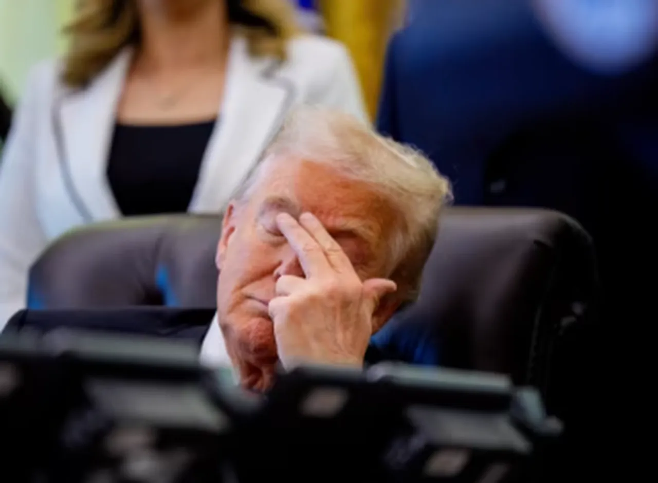 WSJ'ye konuşan kaynak, Trump’ın ekibinin, kamuya açık etkinliklerde uyukladığı izlenimi oluşmaması için gözlerini açık tutmaya çalışmasını tavsiye ettiğini söyledi.