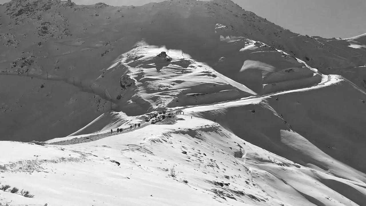 Şemdinli'de çığ kabusu: 3 kişi için zamanla yarış!