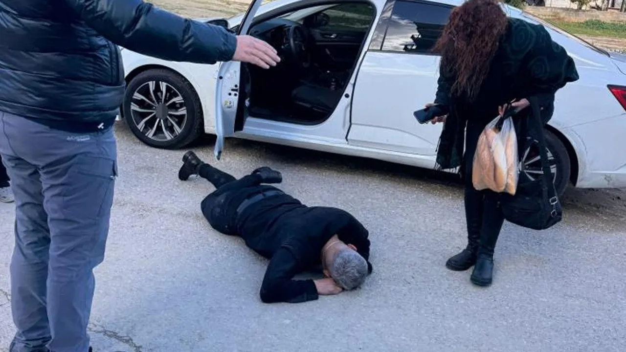 Seyir halindeki otomobile kurşun yağdırdılar! 1 yaralı