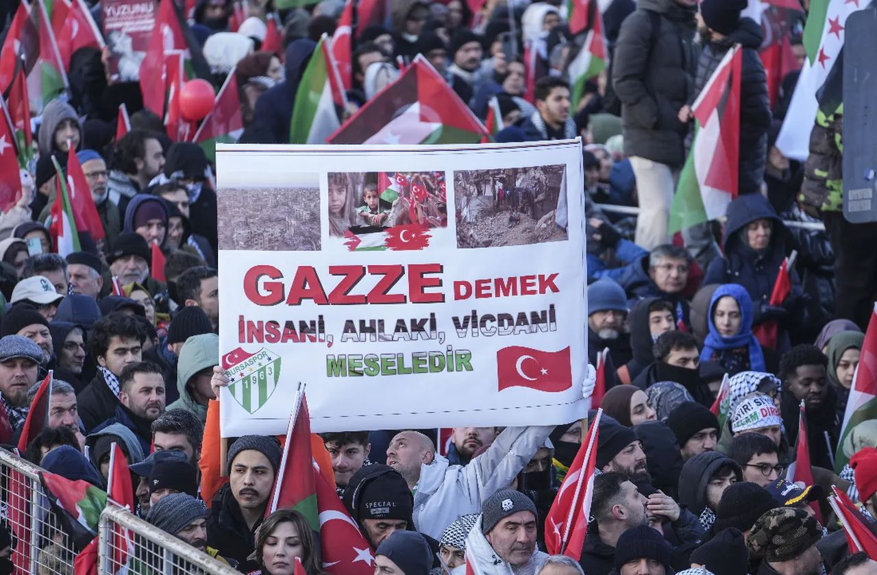 Bursaspor taraftarından pankart: Gazze; insani, ahlaki, vicdani meseledir