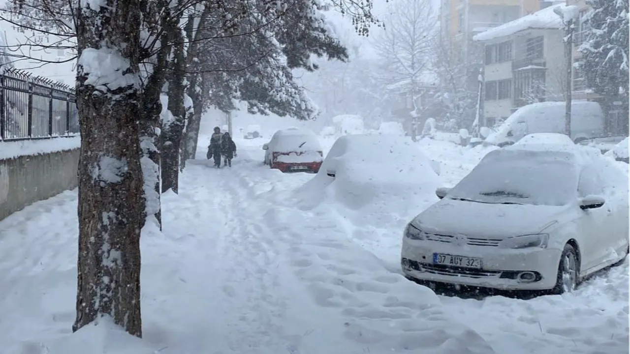 Termometreler eksi 21’i gördü: Göller dondu, araçlar çalışmadı