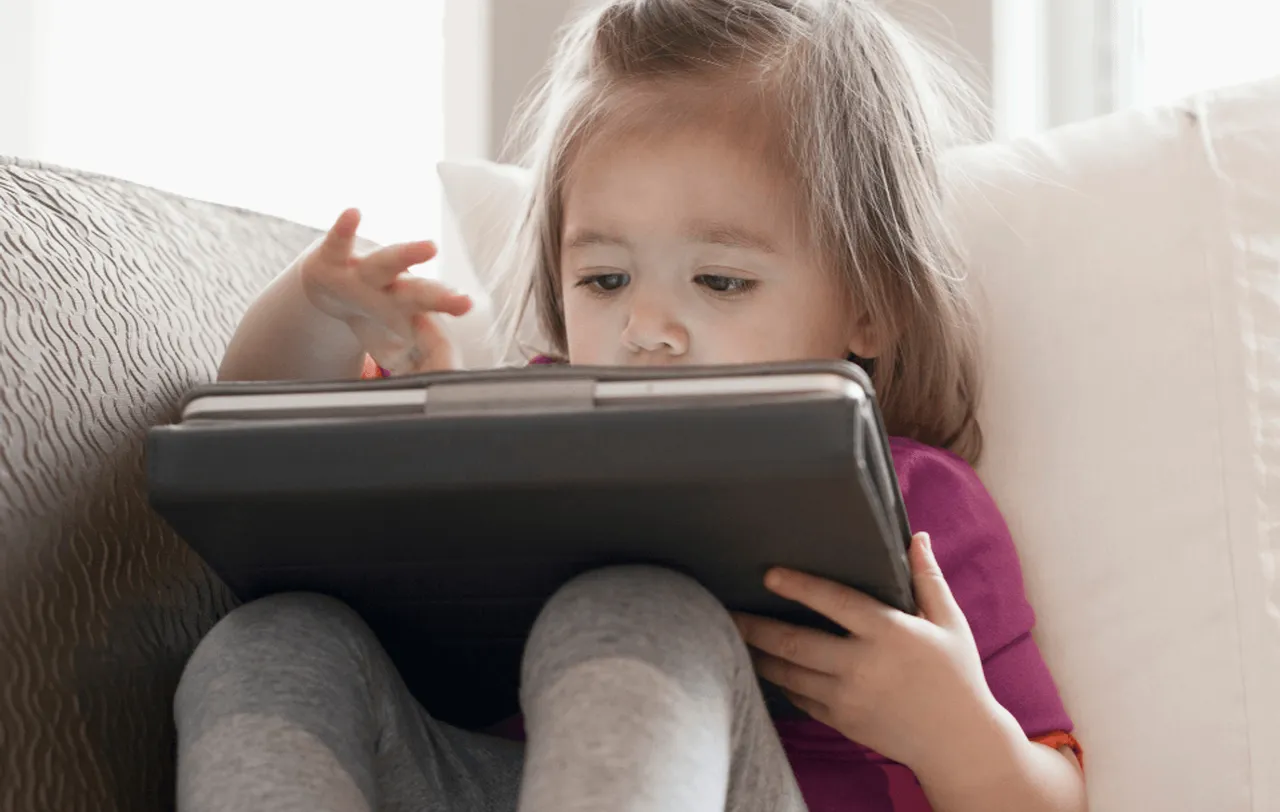 Uzmanlardan bebekleri ekrana maruz bırakmayın uyarısı! Beyinlerinde kalıcı değişime yol açıyor