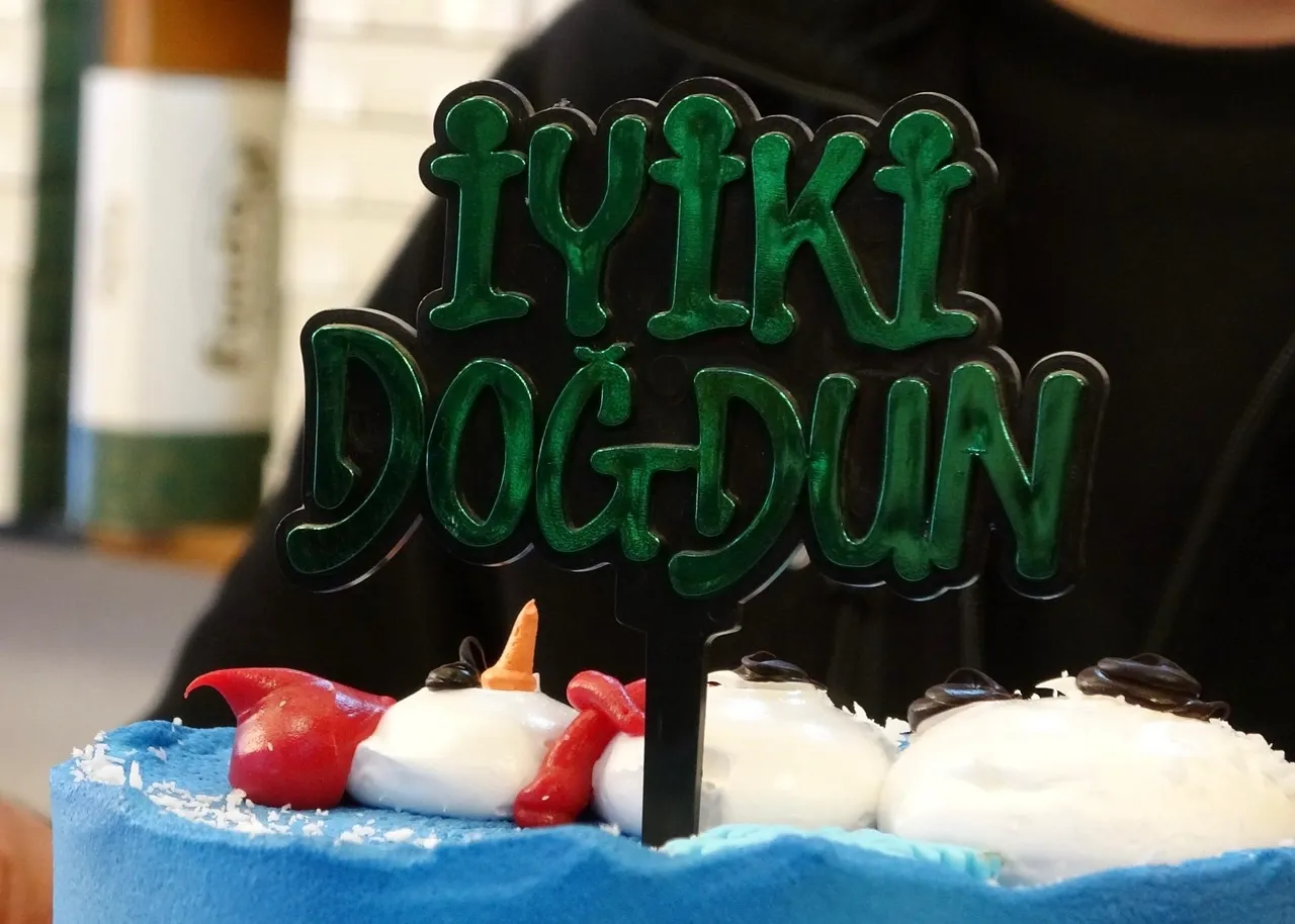 Yılın ilk gününde herkes pastanelere akın ediyor! Sebebi tebessüm ettirdi