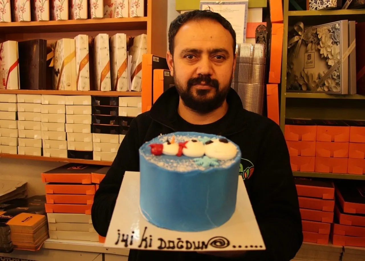 Yılın ilk gününde herkes pastanelere akın ediyor! Sebebi tebessüm ettirdi