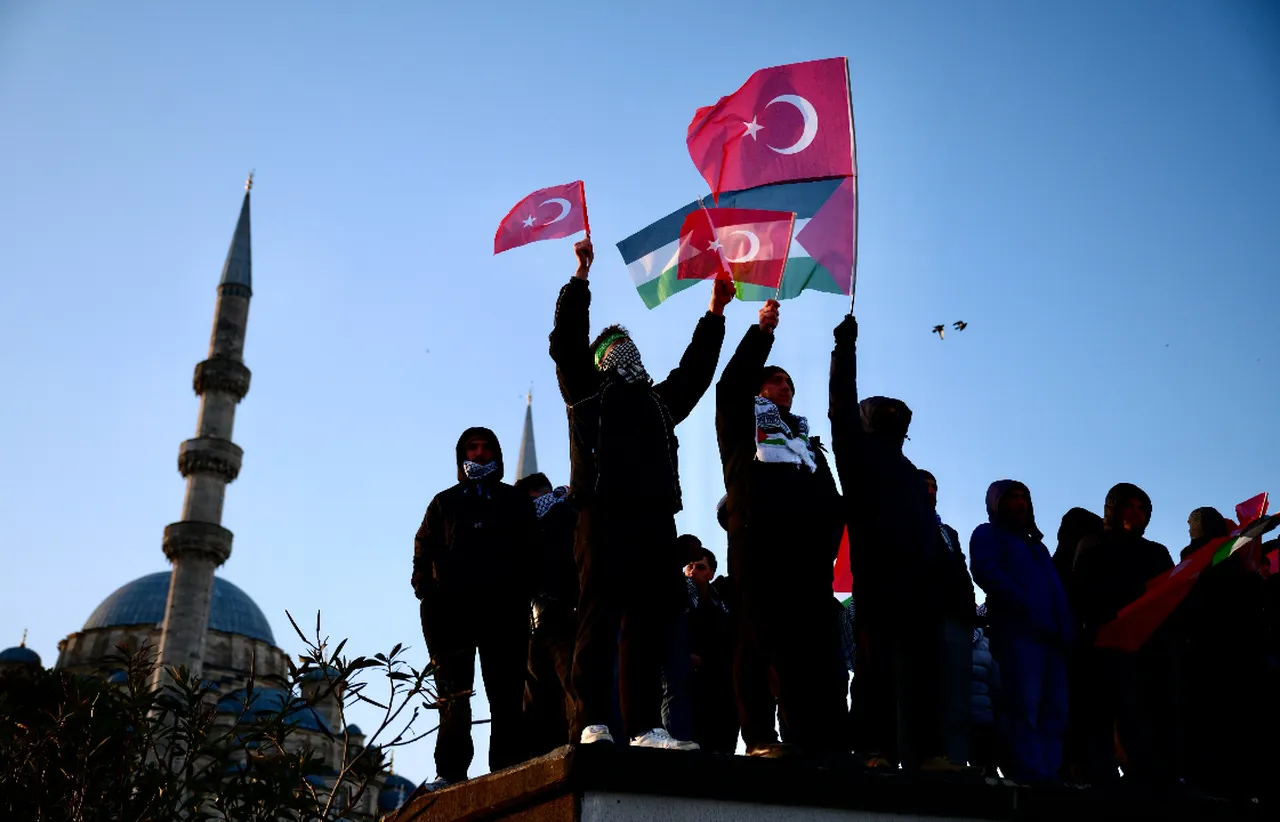 Yüz binler Galata’da! Türkiye Gazze için ayaklandı, tarihi yürüyüş başladı