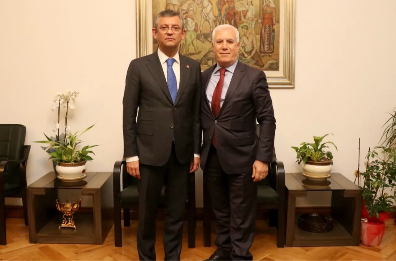AK Partiye katılacağı söyleniyordu! Bursa Büyükşehir Belediye Başkanı Mustafa Bozbeyden iddialara cevap