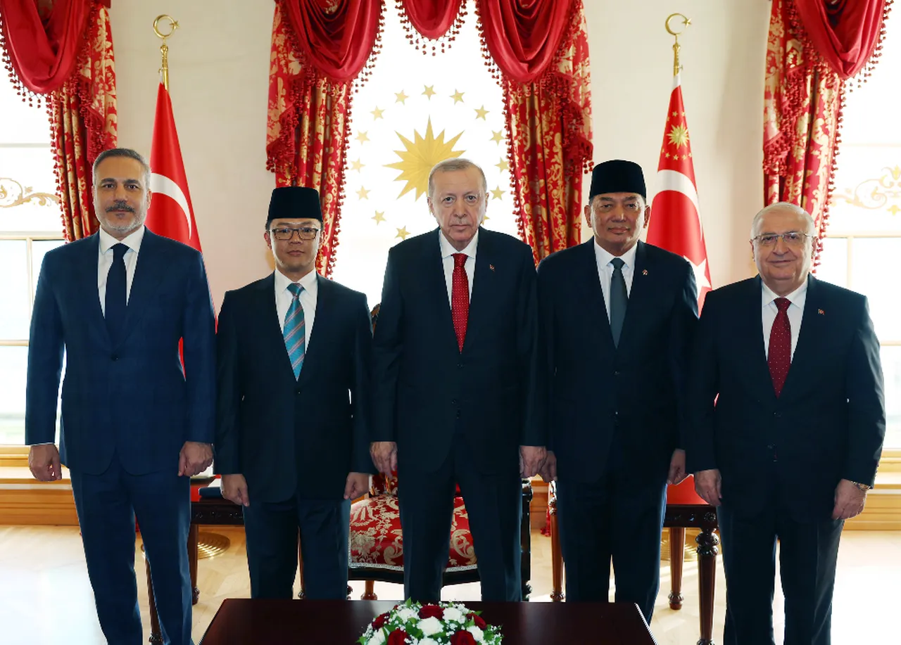 Dolmabahçe’de mini Endonezya zirvesi! Erdoğan iki bakanla görüştü