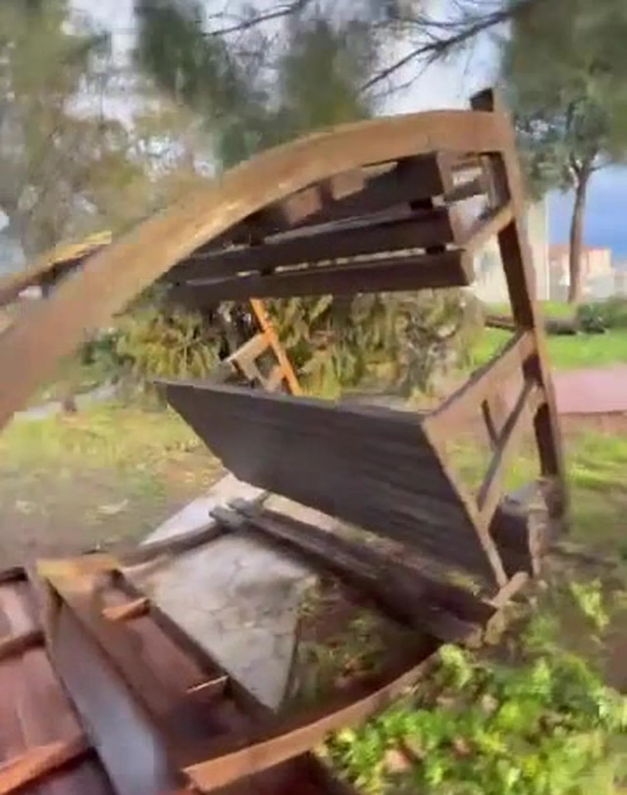 Fırtına elektrik tellerini kopardı! Bir kent karanlığa gömüldü