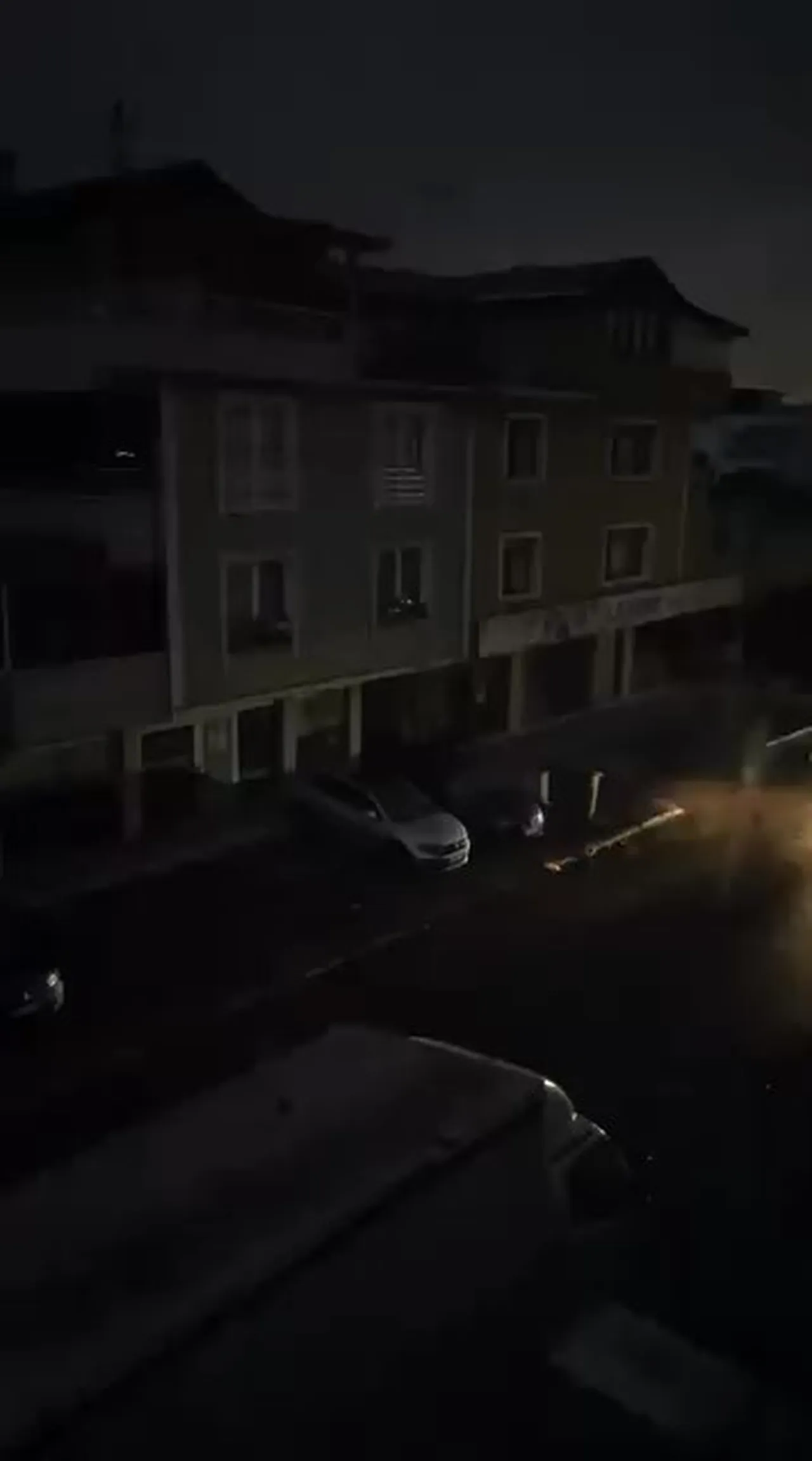 Fırtına elektrik tellerini kopardı! Bir kent karanlığa gömüldü