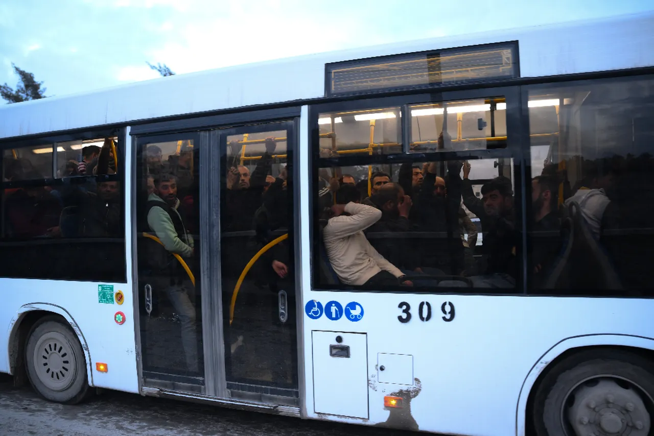 Halepteki uzlaşmaya varan YPGli teröristler Tabkaya gönderildi